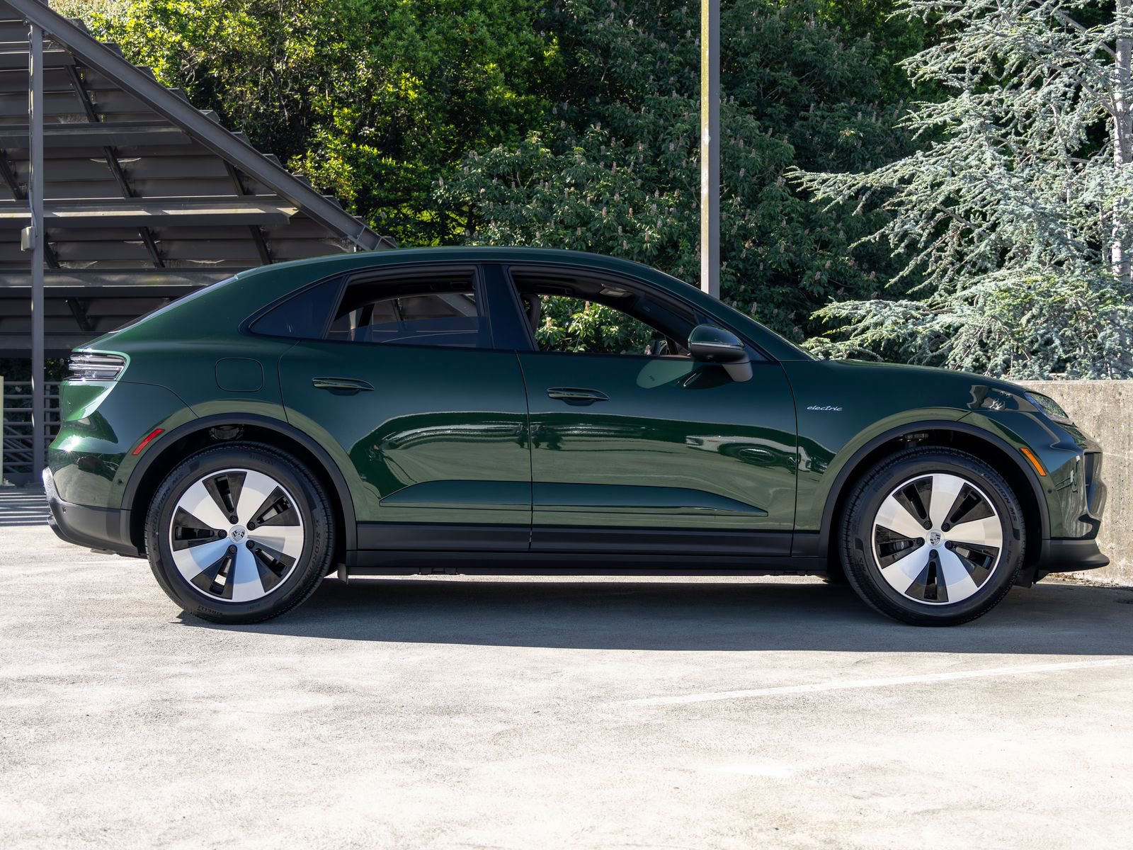 Certified 2026 Porsche Macan Electric RWD image 12