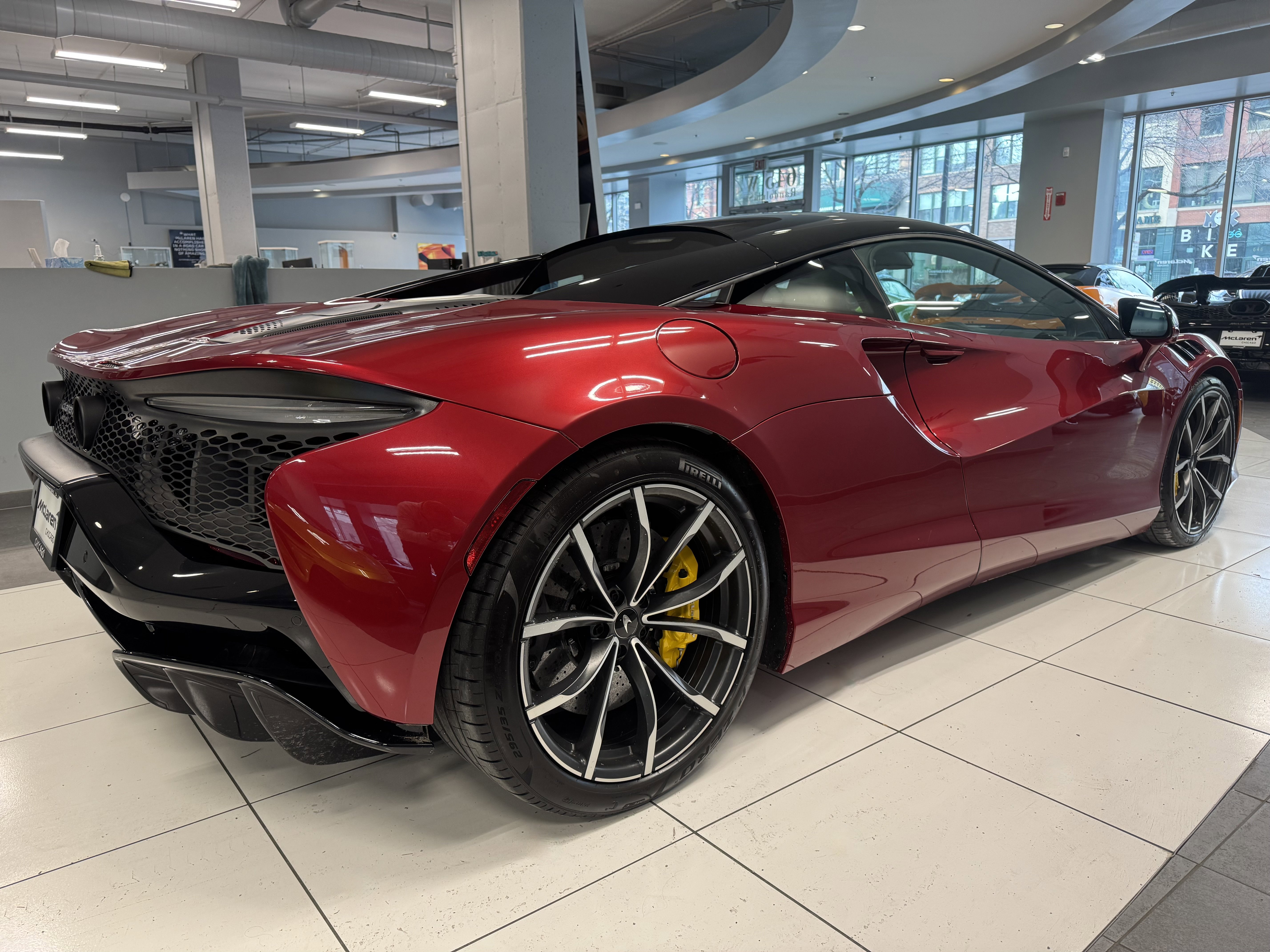 Used 2023 McLaren Artura image 5