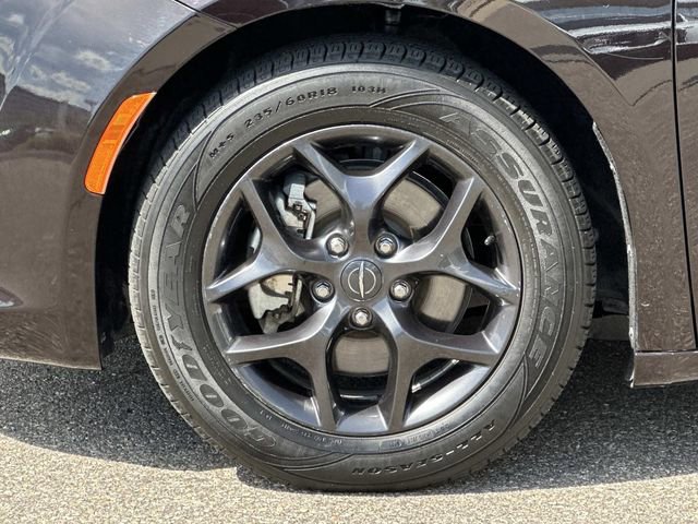 Used 2019 Chrysler Pacifica Touring-L Plus w/ S Appearance Package FWD image 8
