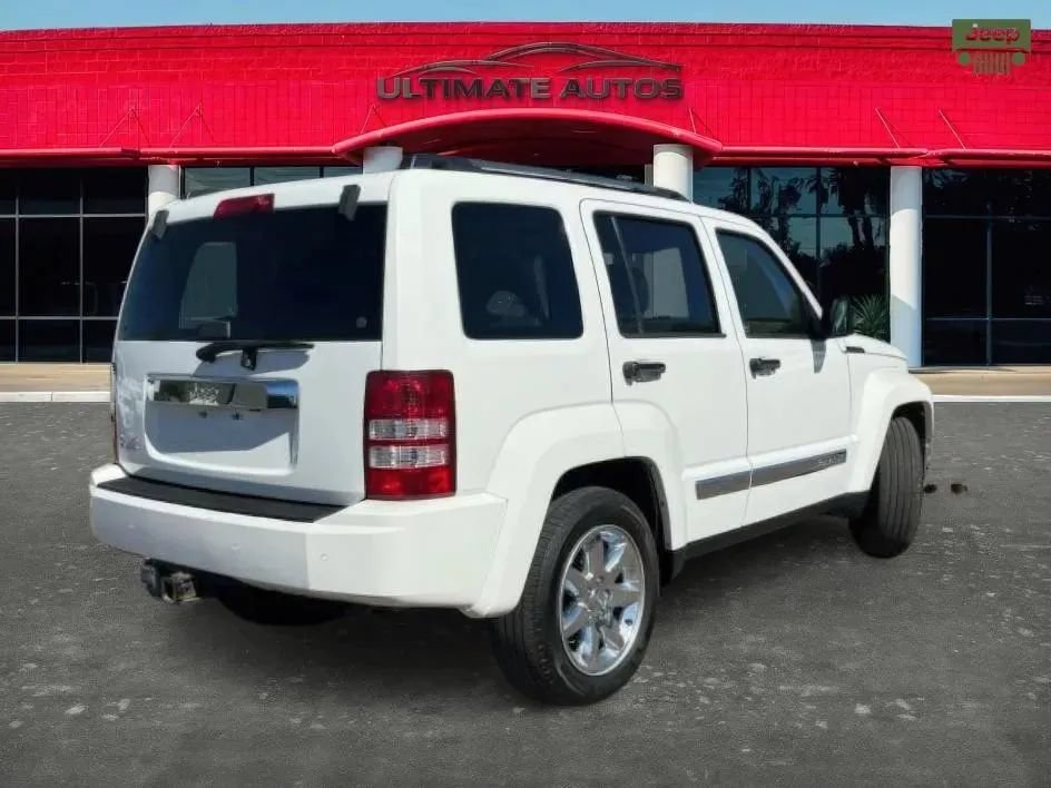Used 2010 Jeep Liberty Limited w/ Tire & Wheel Group AWD/4WD image 3
