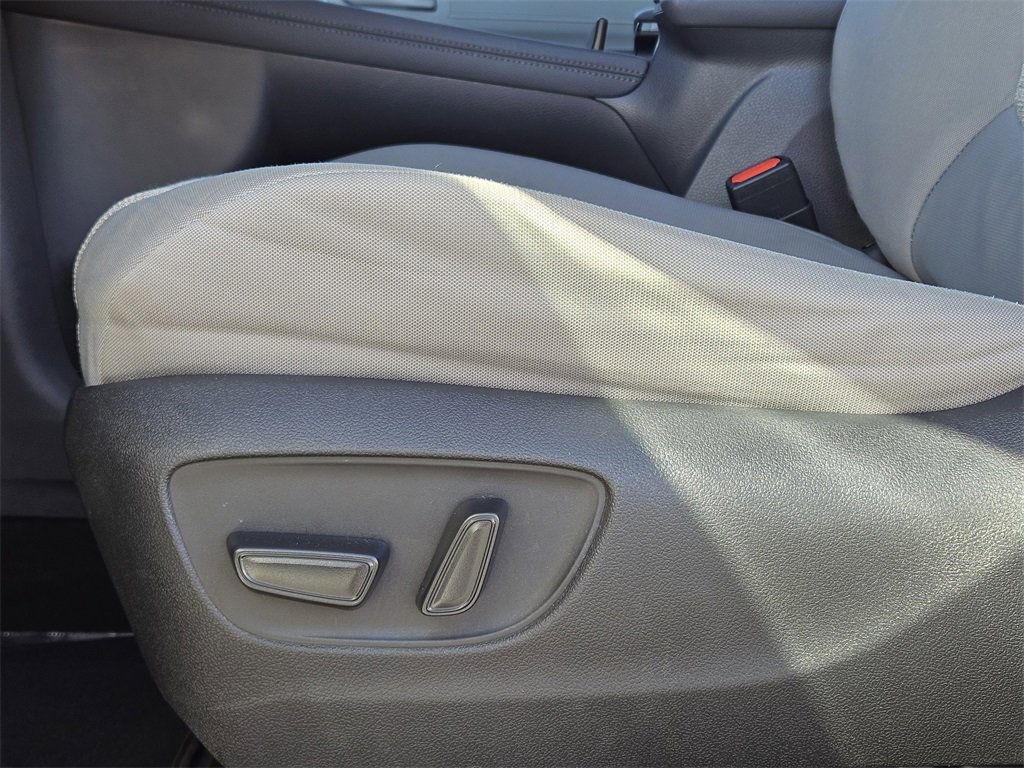 Used 2024 Toyota Sienna LE image 23