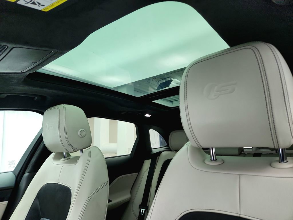 Used 2018 Jaguar F-PACE S image 11