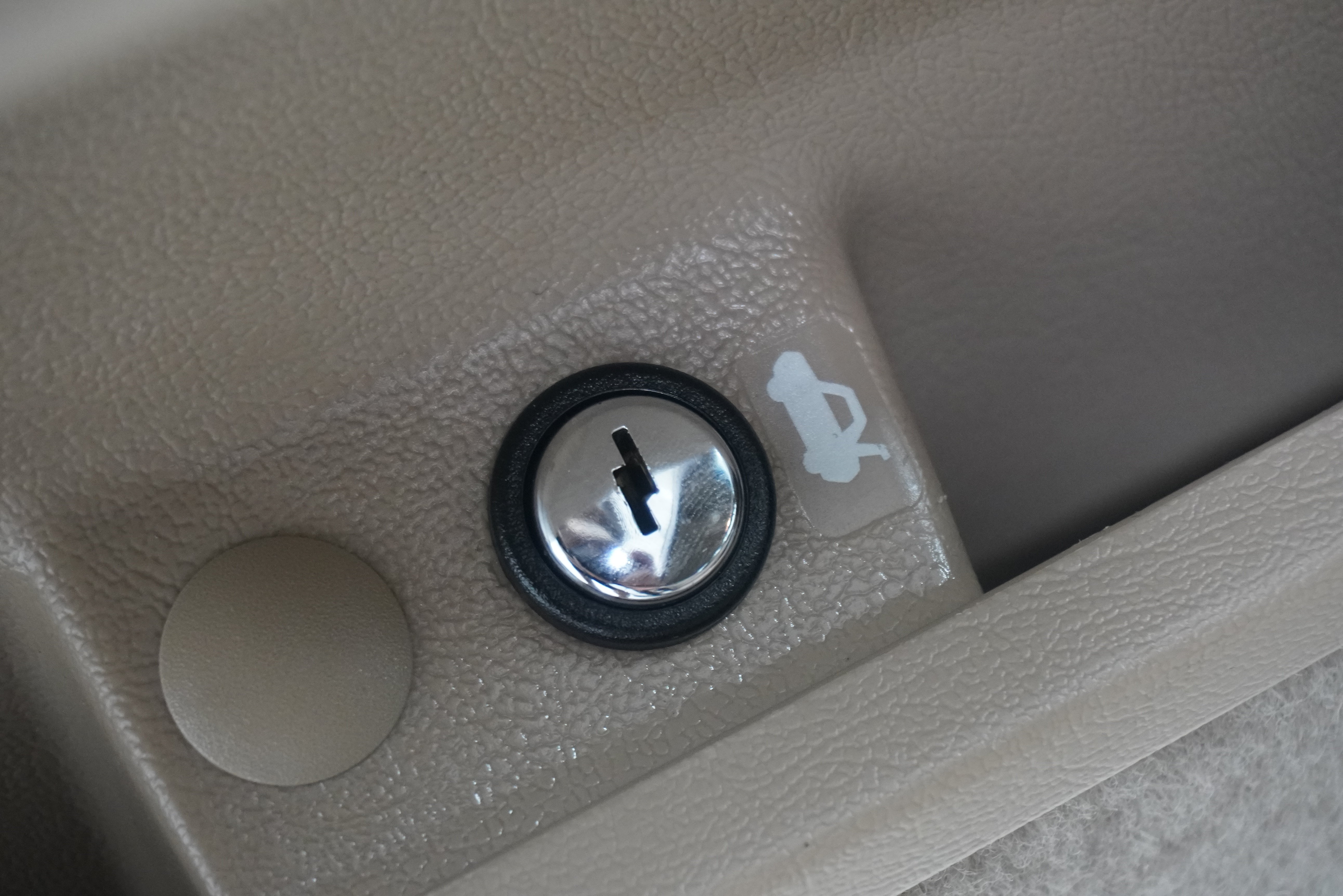 Used 2004 Ford Crown Victoria LX RWD image 17