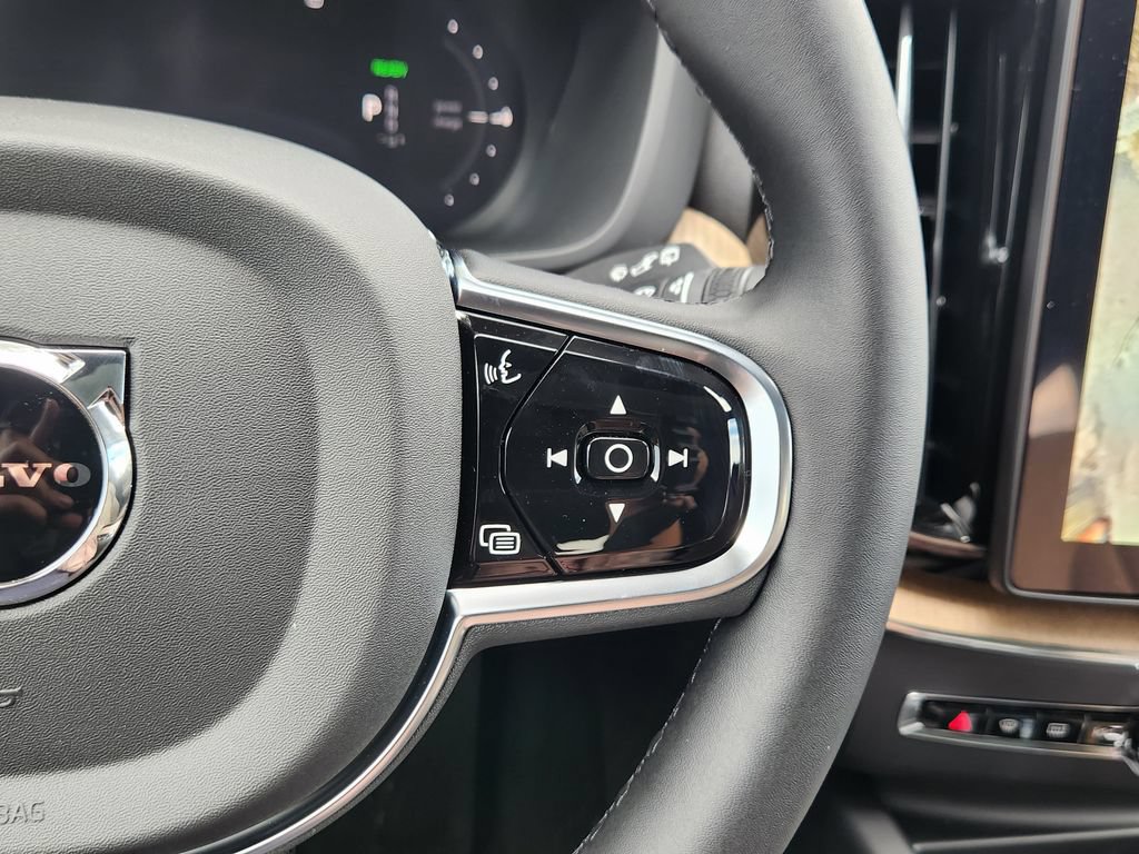New 2026 Volvo XC60 T8 Plus w/ Protection Package Premier AWD/4WD image 18