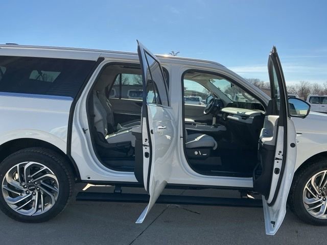 New 2026 Lincoln Navigator L Reserve image 9