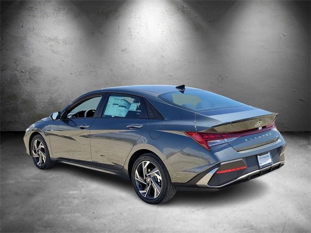 New 2025 Hyundai Elantra SEL image 4