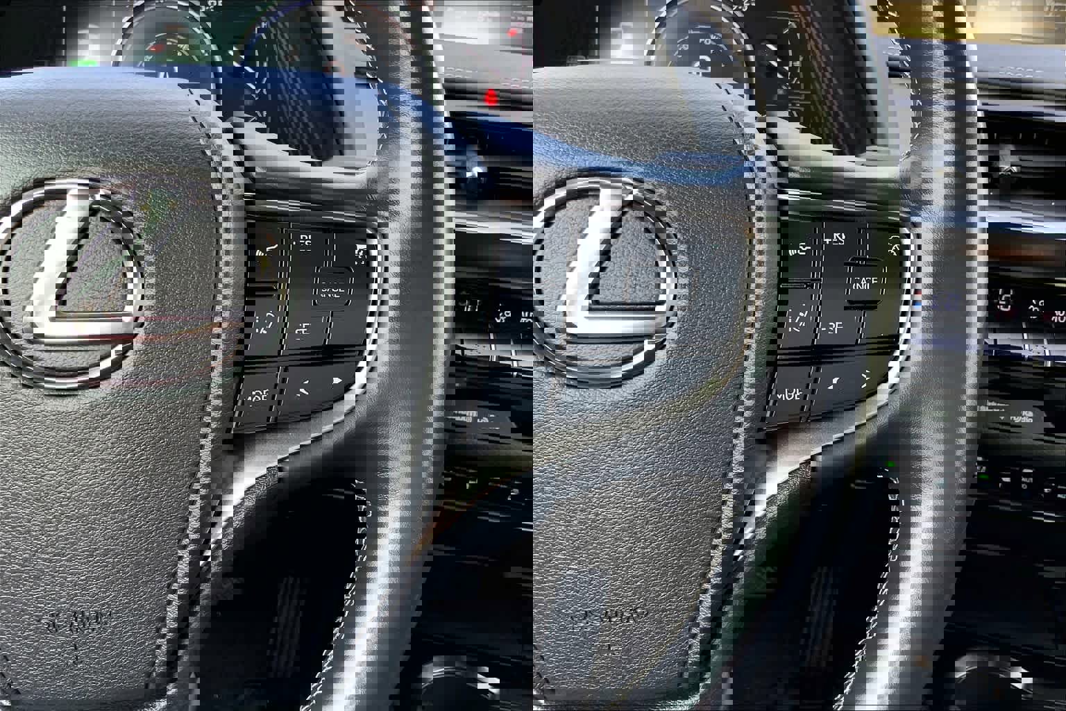 Used 2019 Lexus UX 250h w/ Premium Package image 25