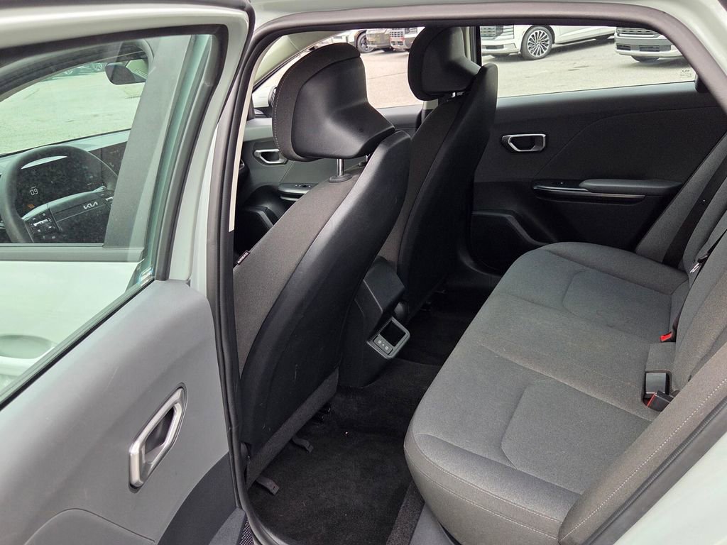 Used 2025 Kia K4 LXS image 7
