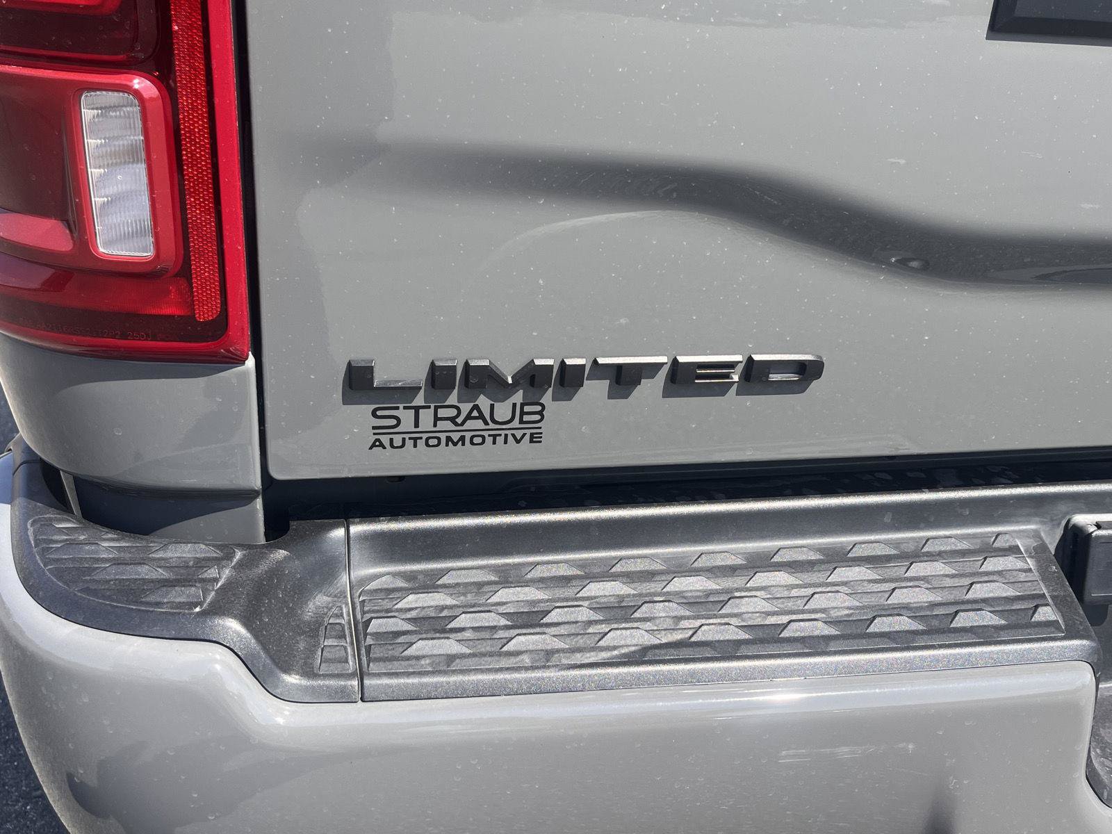 Used 2026 RAM 2500 Limited AWD/4WD image 13