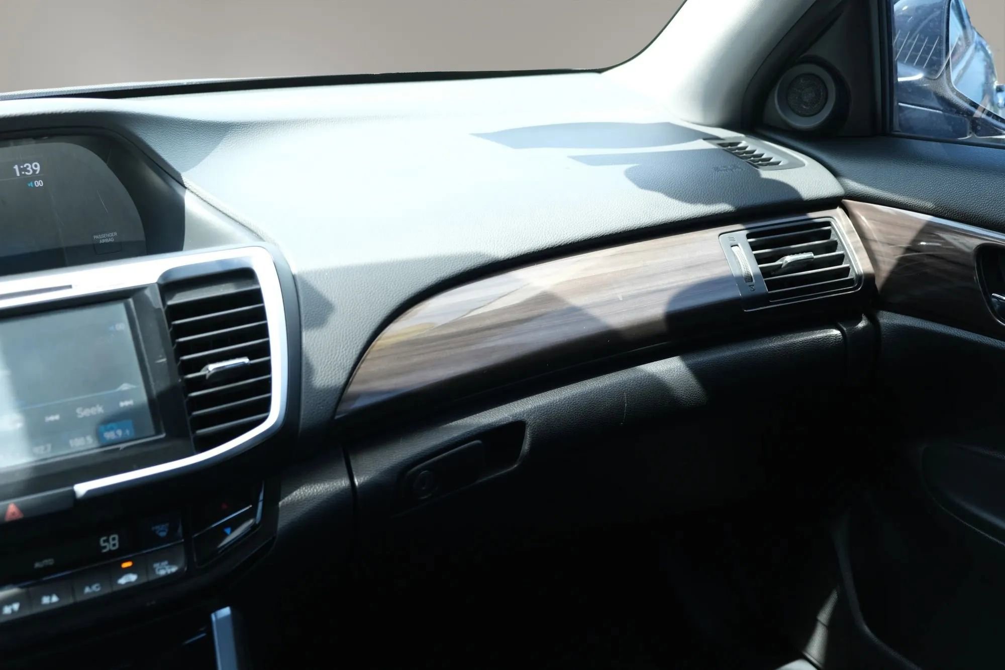 Used 2017 Honda Accord EX image 26