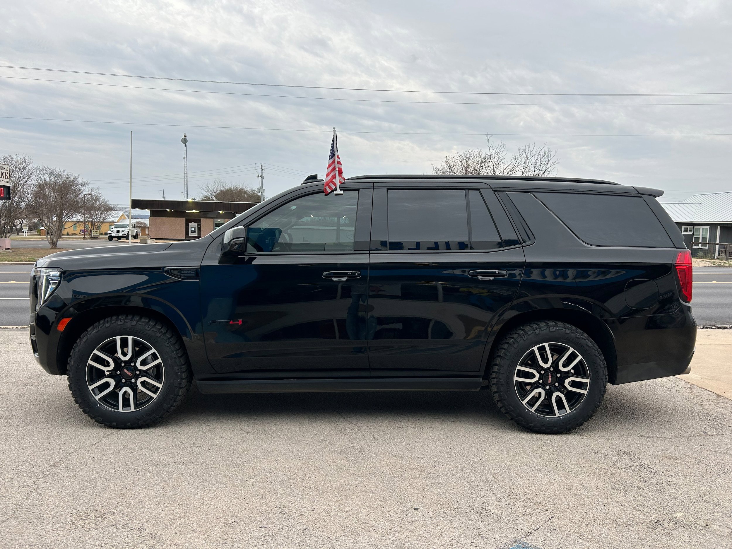 Used 2024 GMC Yukon AT4 w/ AT4 Premium Plus Package image 4