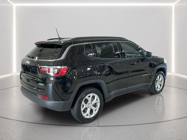 Used 2024 Jeep Compass Latitude AWD/4WD image 6