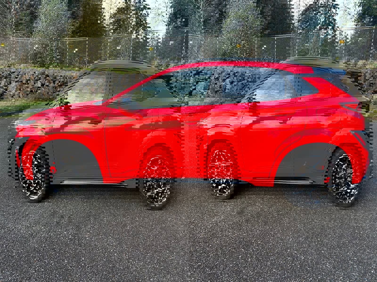 Used 2022 Hyundai Kona N image 2