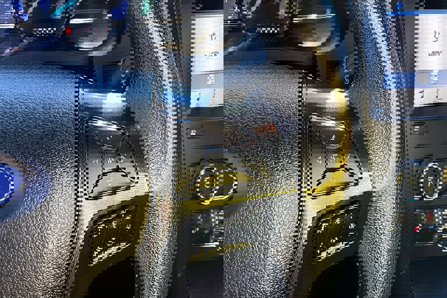 Used 2018 Ford Explorer XLT w/ Equipment Group 202A image 20