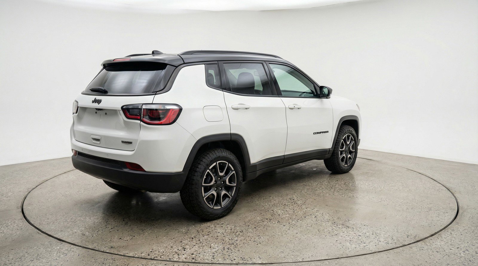 Used 2025 Jeep Compass Trailhawk AWD/4WD image 9