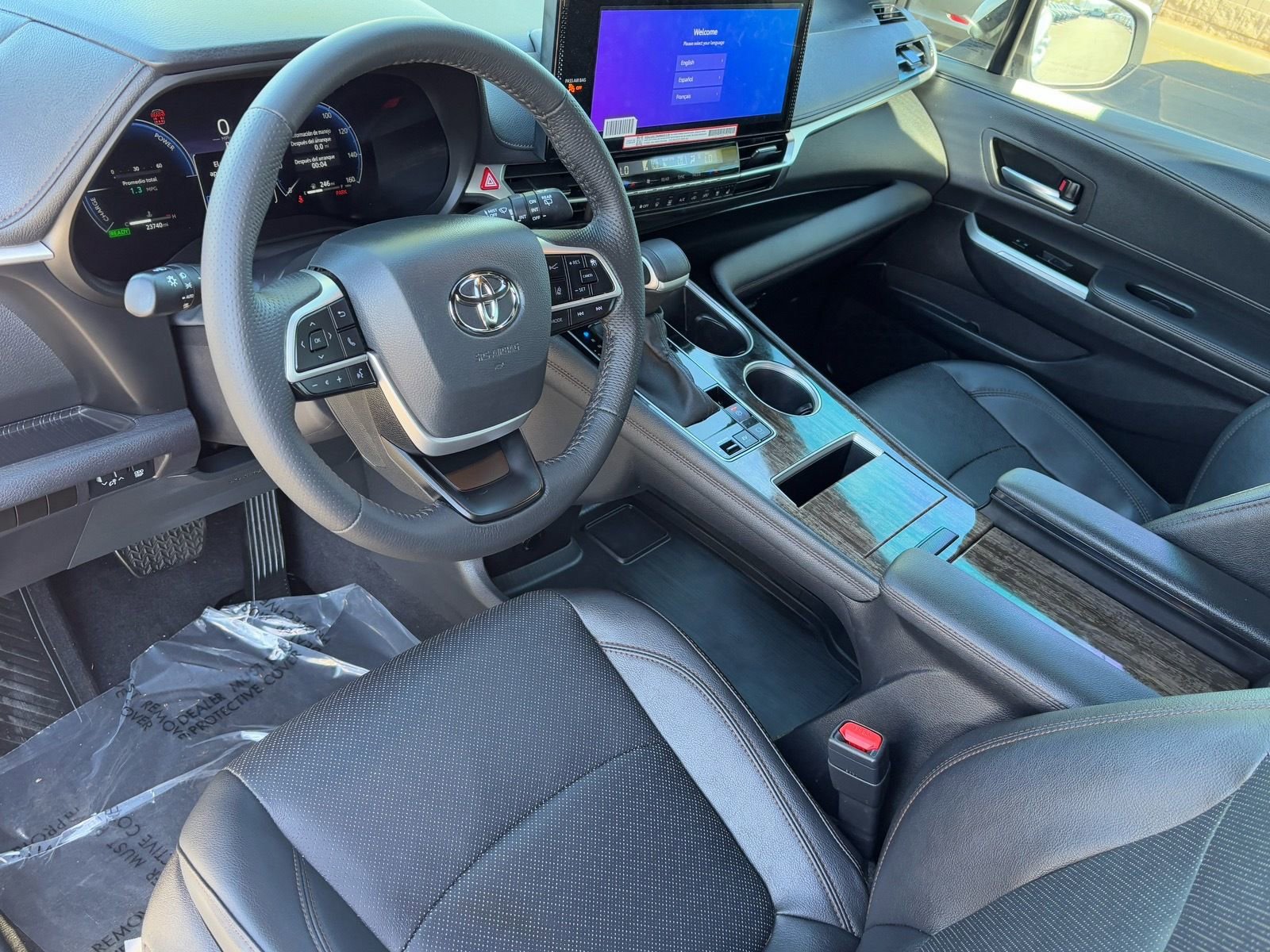 Used 2025 Toyota Sienna Limited image 18