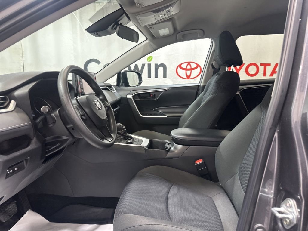 Used 2022 Toyota RAV4 LE image 22