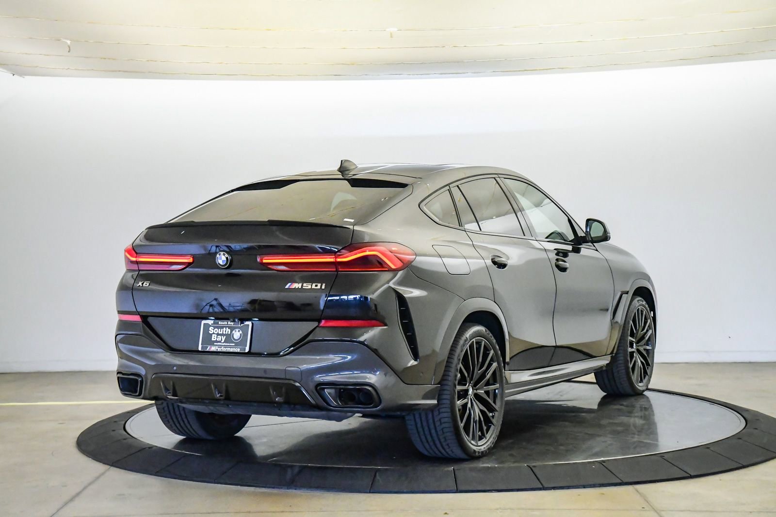 Certified 2023 BMW X6 M50i w/ Executive Package AWD/4WD image 5