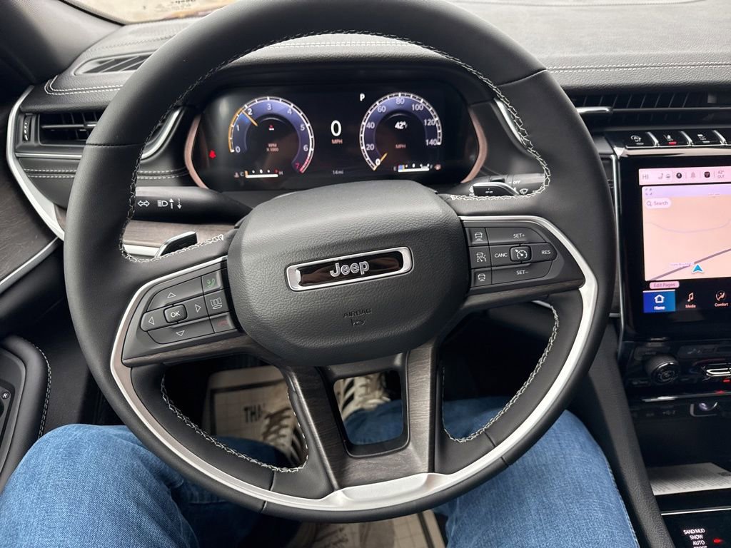 New 2025 Jeep Grand Cherokee L Limited w/ Black Appearance Package image 48