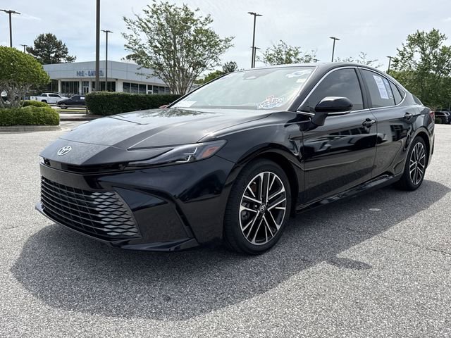 Used 2025 Toyota Camry XLE FWD image 7