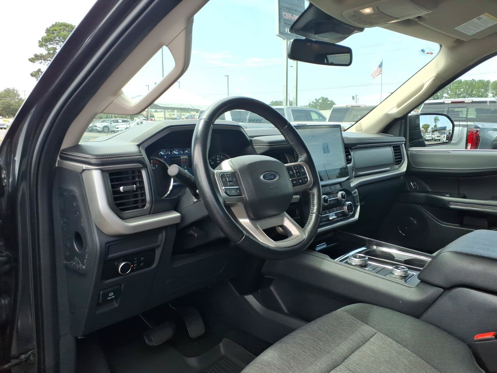 Used 2024 Ford Expedition XLT AWD/4WD image 7