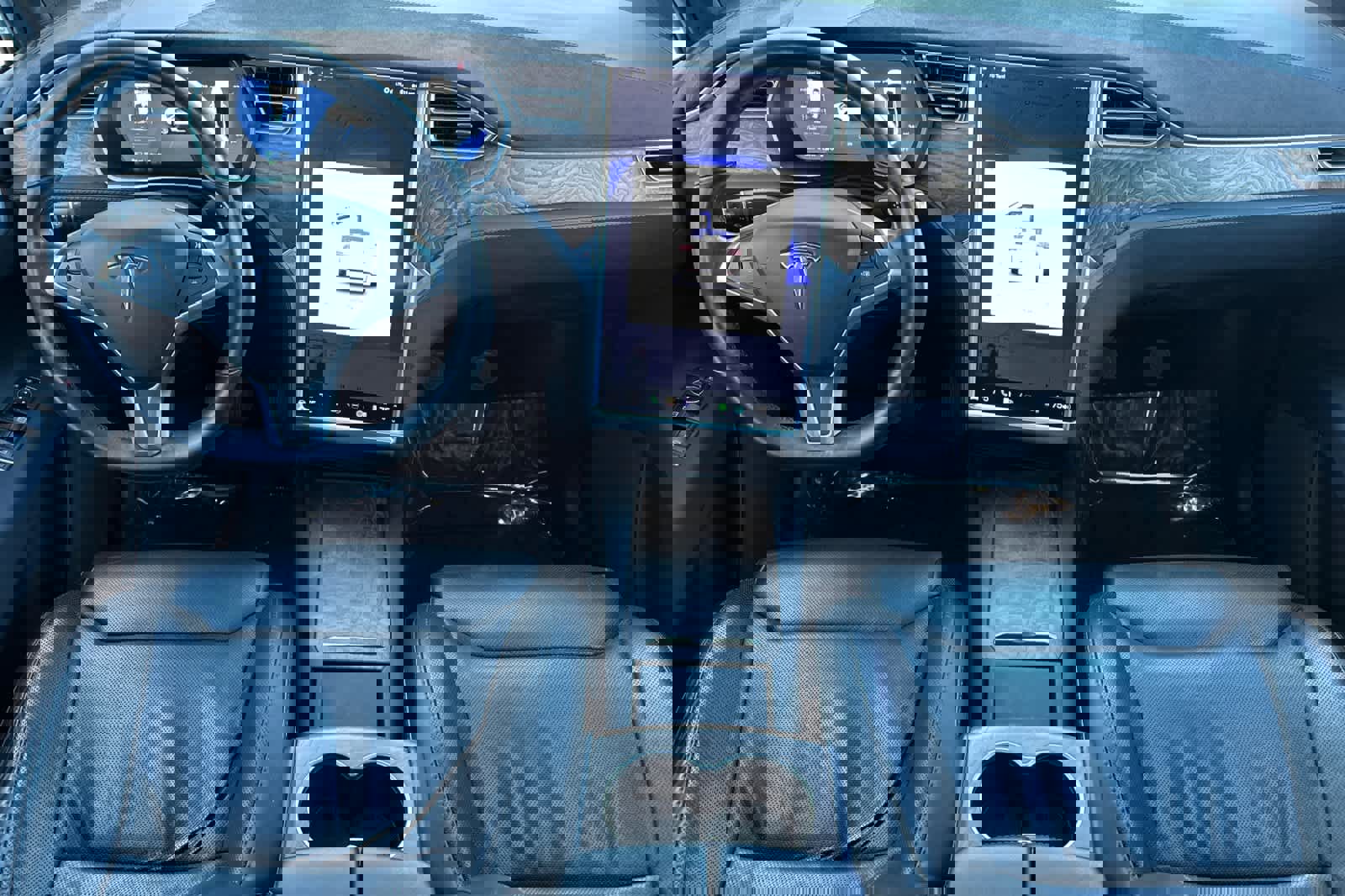 Used 2017 Tesla Model X image 3