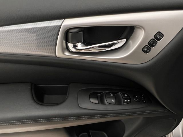 Used 2019 Nissan Pathfinder SL FWD image 23