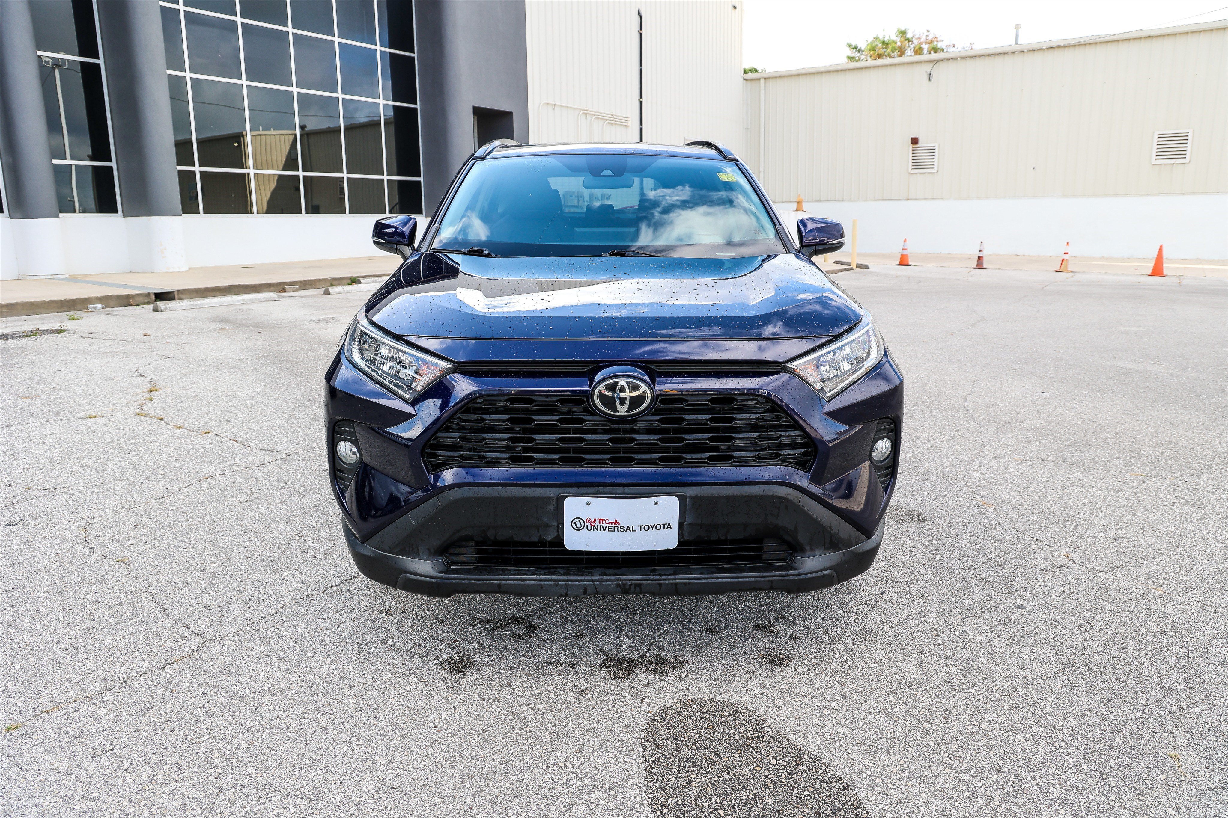 Used 2020 Toyota RAV4 XLE Premium FWD image 3