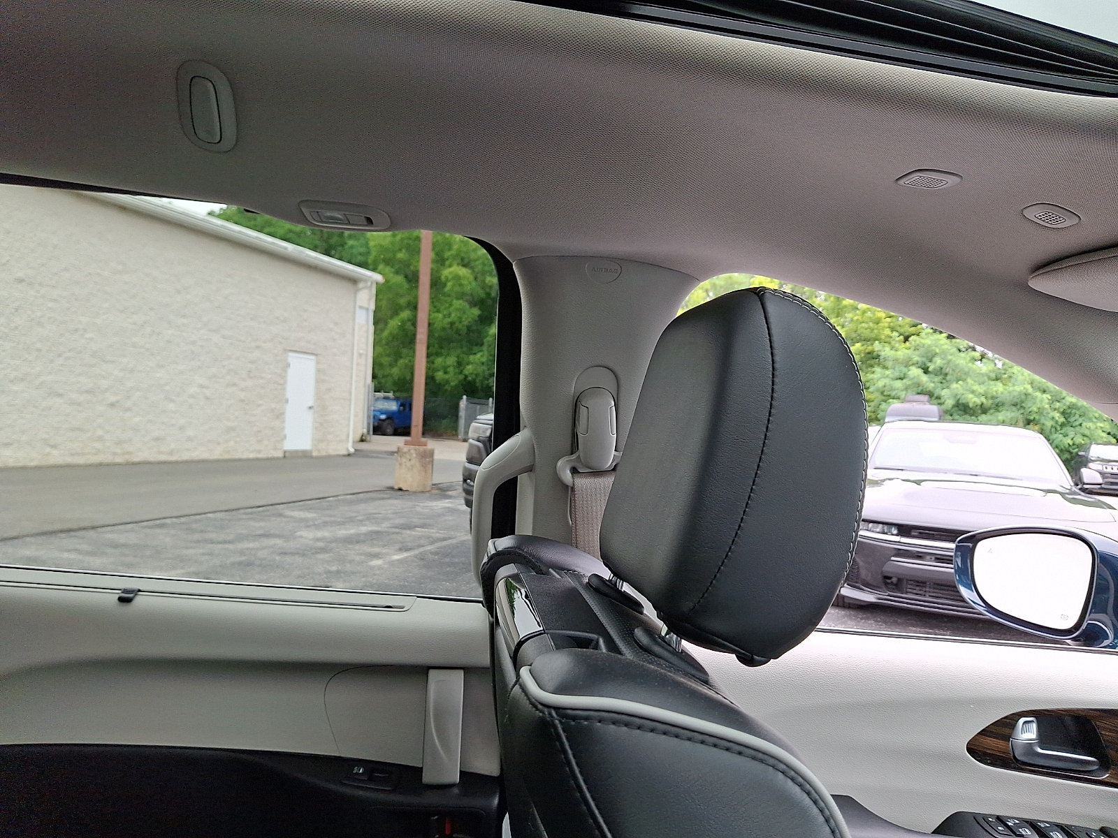 Certified 2022 Chrysler Pacifica Limited w/ Uconnect Theater Family Group AWD/4WD image 14