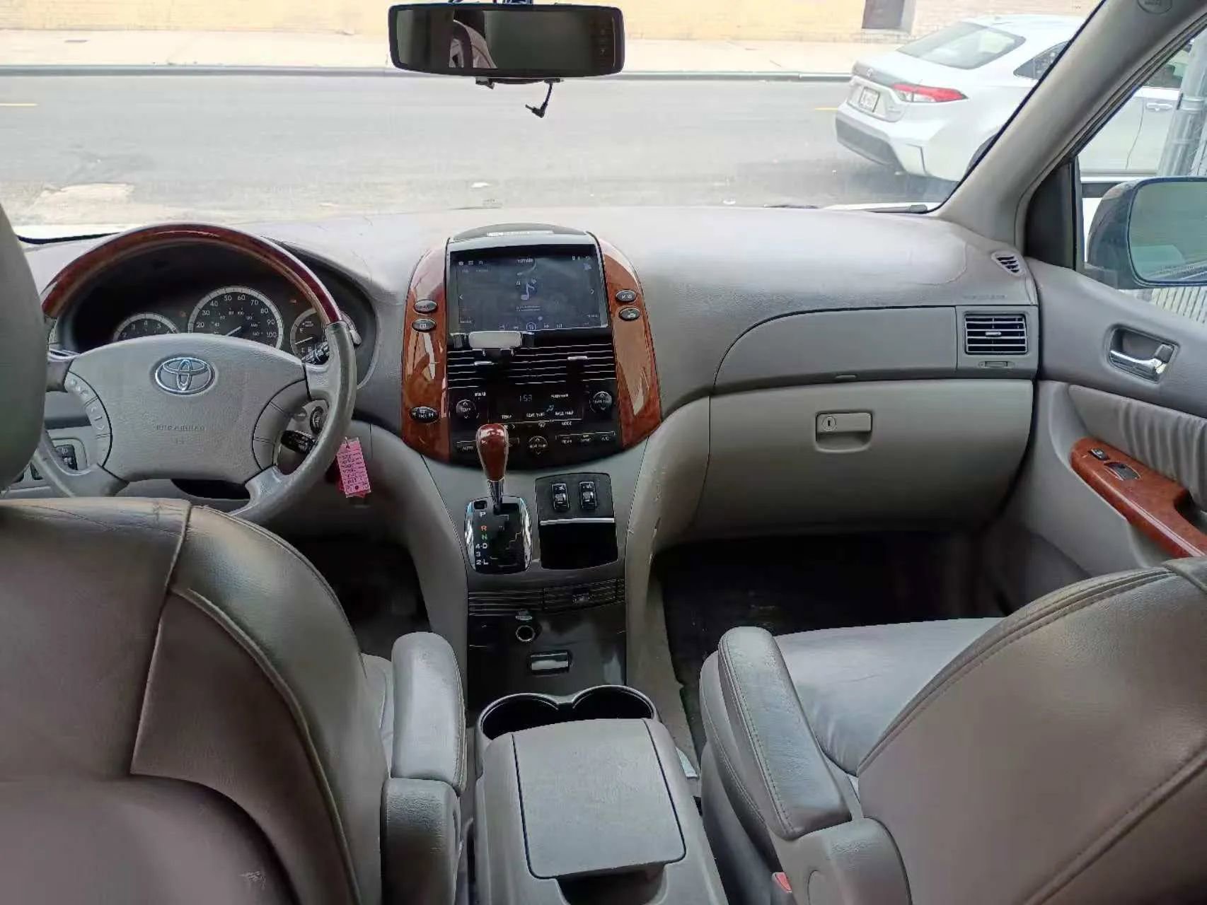 Used 2004 Toyota Sienna XLE image 10