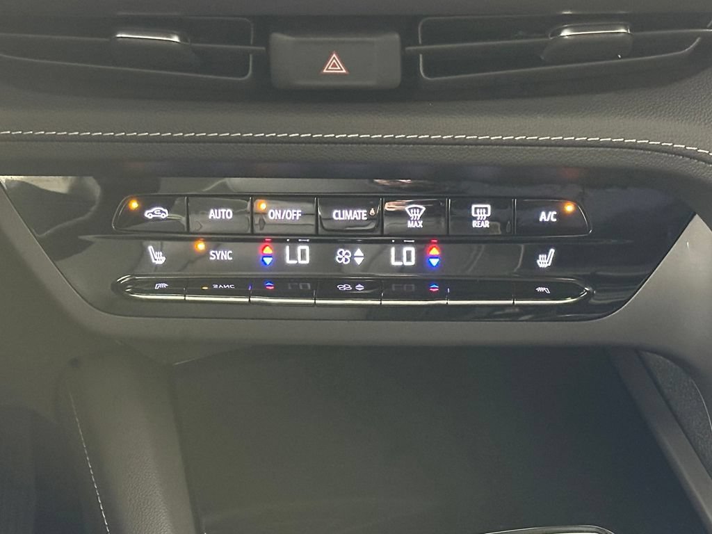 Used 2023 Buick Envision Essence FWD image 23