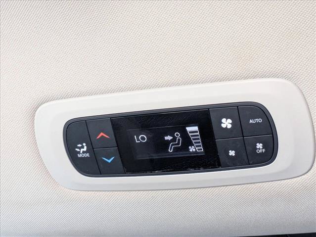 Used 2017 Chrysler Pacifica Limited w/ UConnect Theater Package FWD image 18