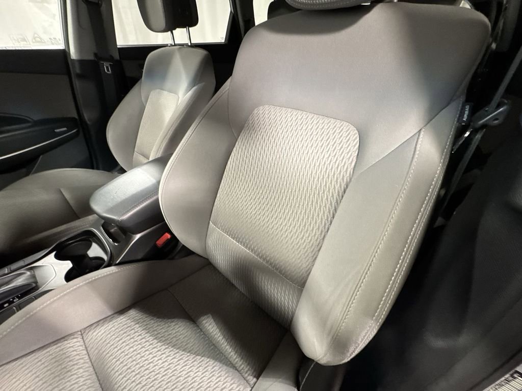 Used 2017 Hyundai Santa Fe SE image 18