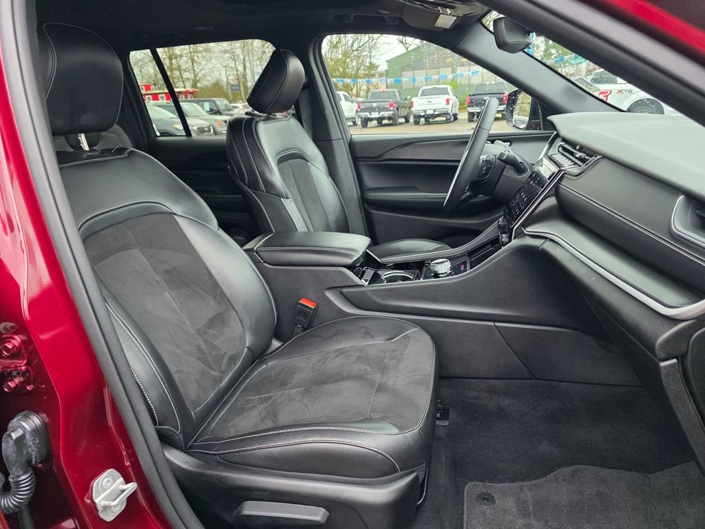 Used 2023 Jeep Grand Cherokee Altitude image 27