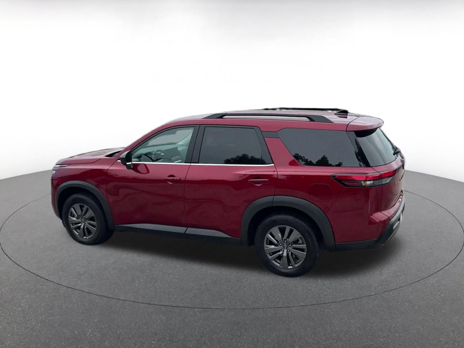 Used 2026 Nissan Pathfinder SV FWD image 9