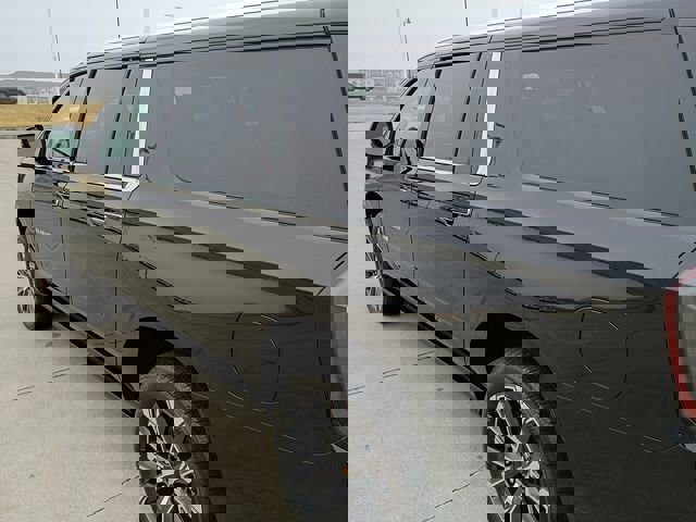 New 2026 Chevrolet Suburban High Country image 10