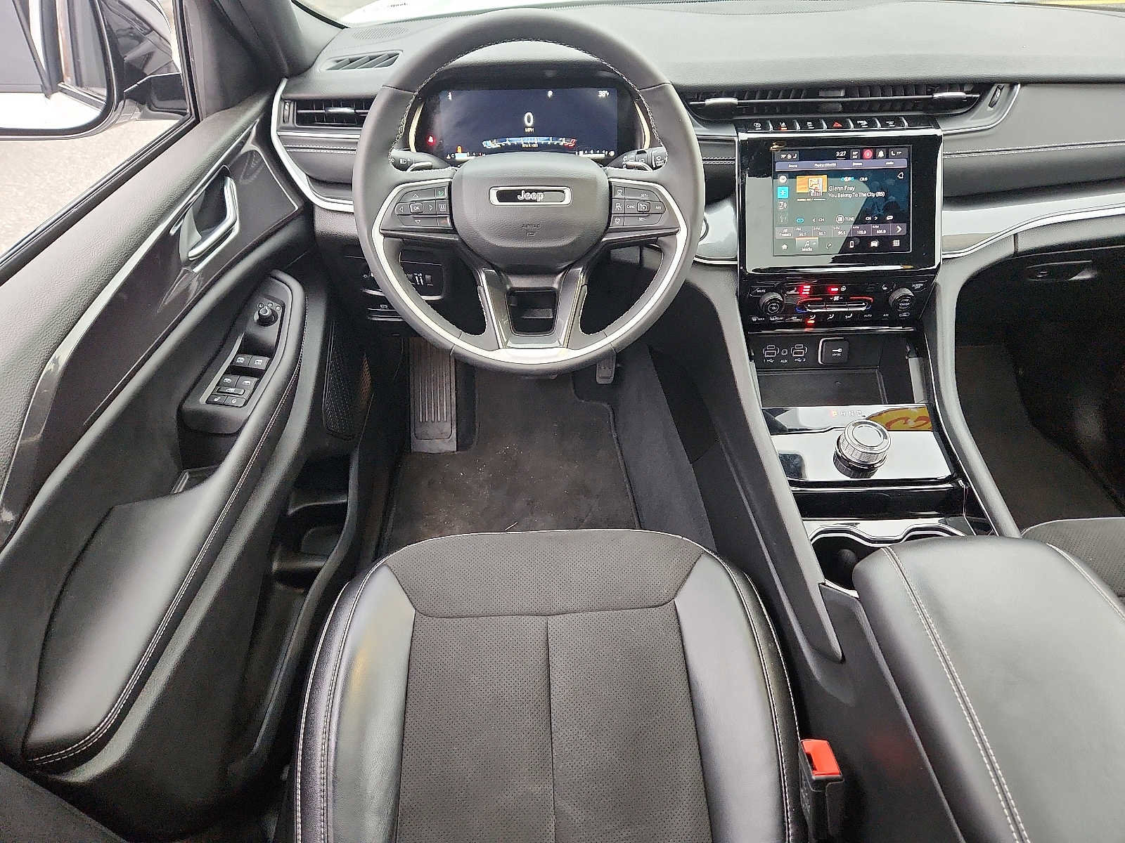 Used 2023 Jeep Grand Cherokee Altitude image 11