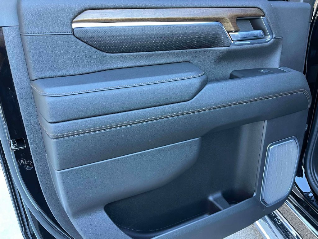 Certified 2024 Chevrolet Silverado 2500 High Country w/ High Country Premium Package AWD/4WD image 16