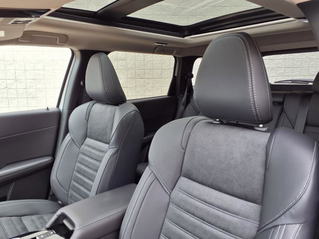 New 2025 Mitsubishi Outlander SE image 12