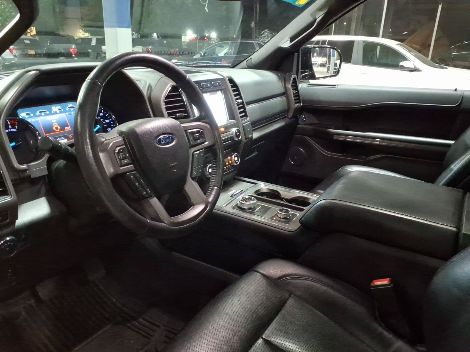 Used 2018 Ford Expedition XLT w/ Equipment Group 202A AWD/4WD image 9