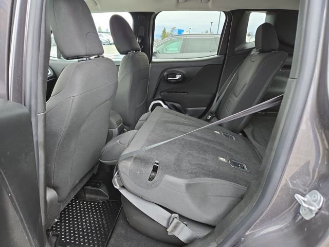 Used 2018 Jeep Renegade Latitude w/ Cold Weather Group image 30