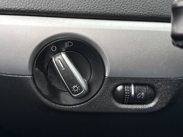 Used 2013 Volkswagen Jetta SE FWD image 27