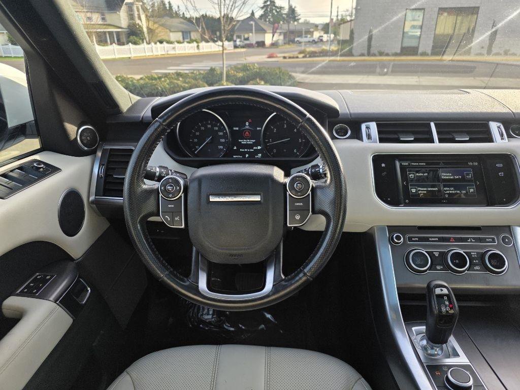 Used 2016 Land Rover Range Rover Sport SE image 11