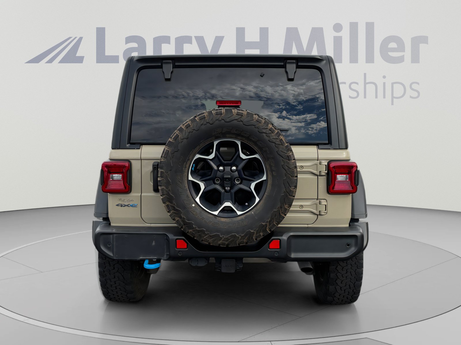 Used 2022 Jeep Wrangler Unlimited Rubicon 4xe w/ Cold Weather Group AWD/4WD image 4