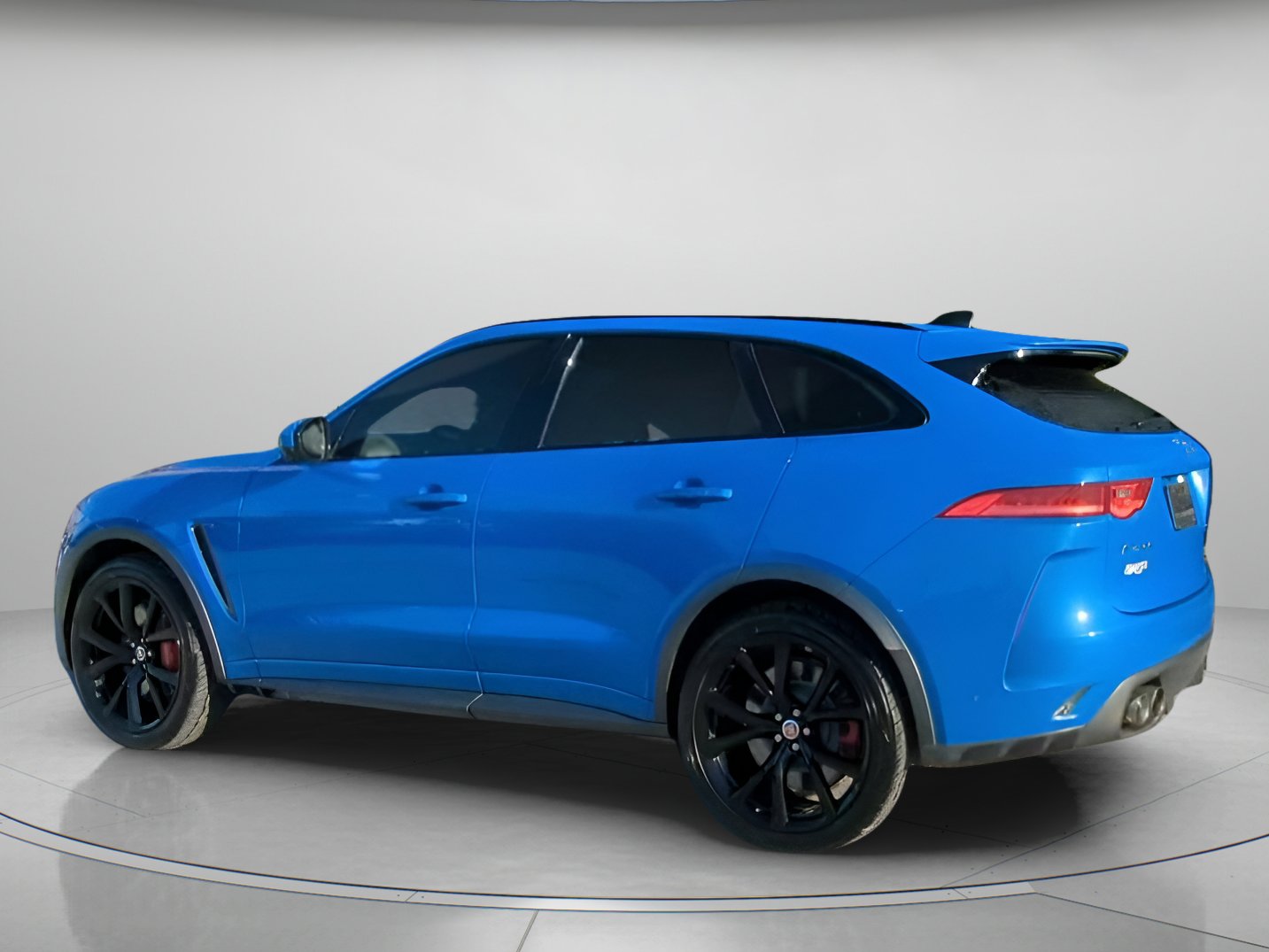 Used 2020 Jaguar F-PACE SVR image 18