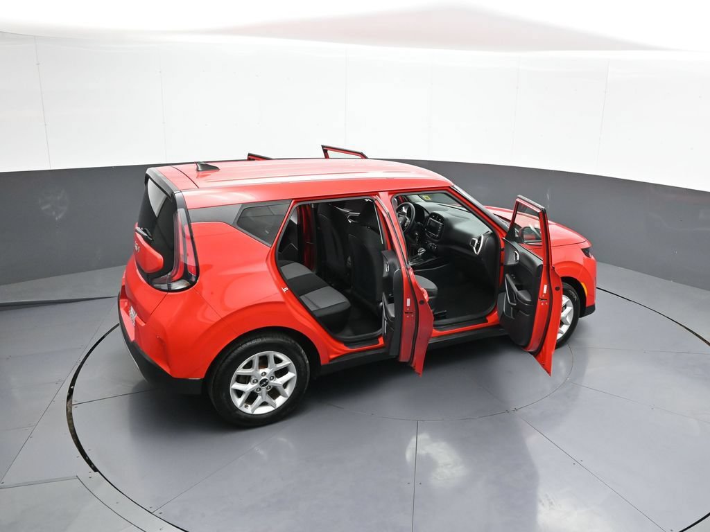 Certified 2023 Kia Soul LX w/ LX Technology Package FWD image 44