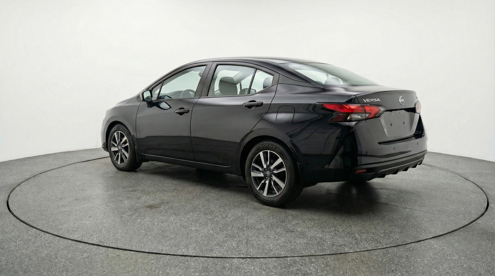 Used 2025 Nissan Versa SV image 6