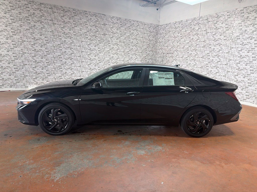 New 2026 Hyundai Elantra SEL Sport FWD image 4