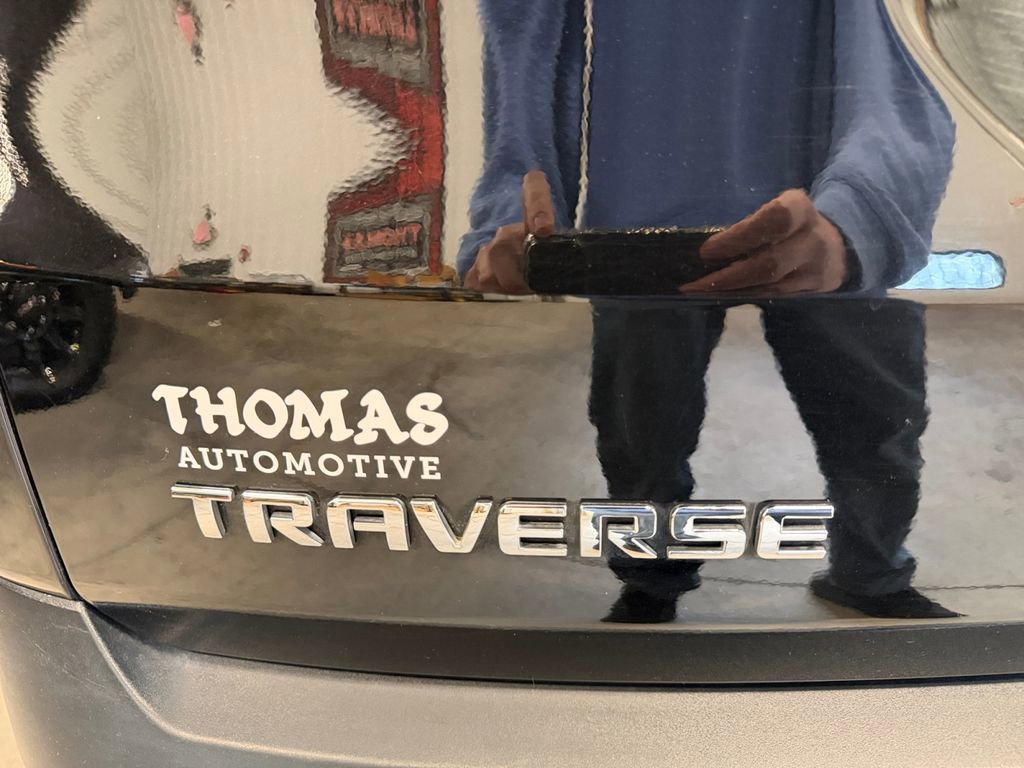 Used 2021 Chevrolet Traverse LT image 11