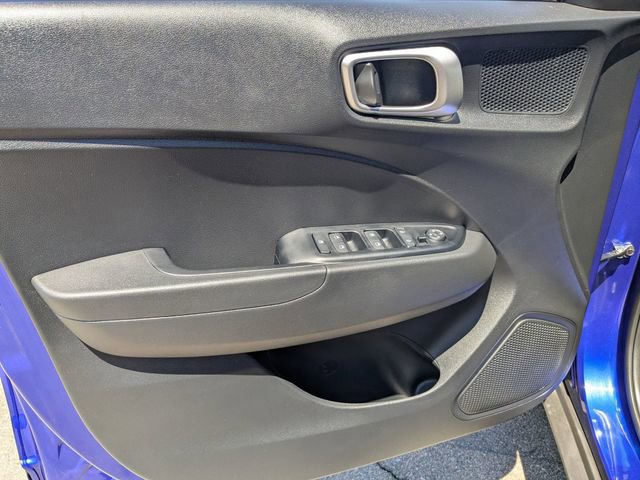 Used 2025 Hyundai Venue SE image 8